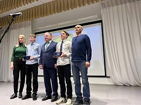 Два школьника вытащили 12&hellip;